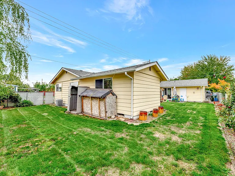 Savage / Ellis Duplex — Photo 37