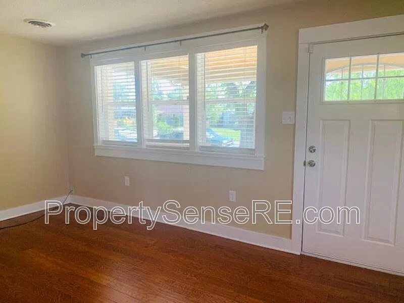 3 bed, 1.0 bath, 840 sqft, $2,150 — Photo 4