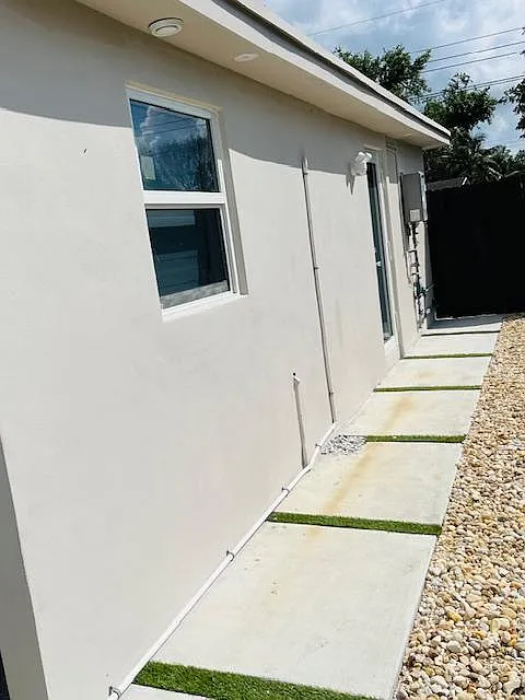 Building Photo - SW 51st Ct