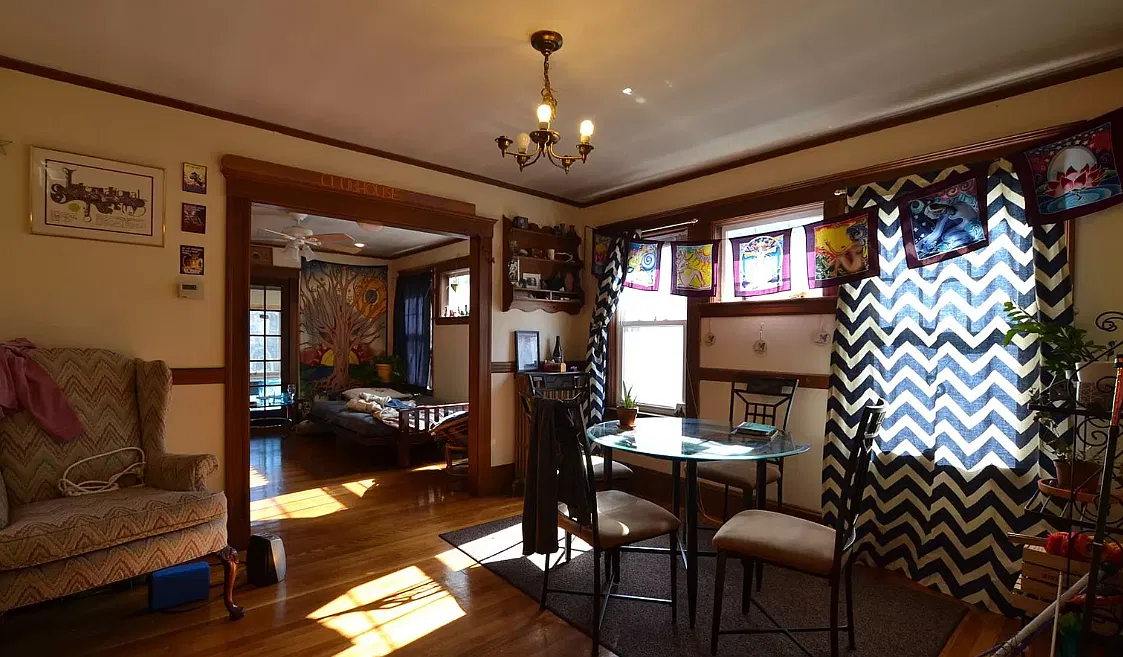 3 bed, 9999 sqft, $3,400 — Photo 3