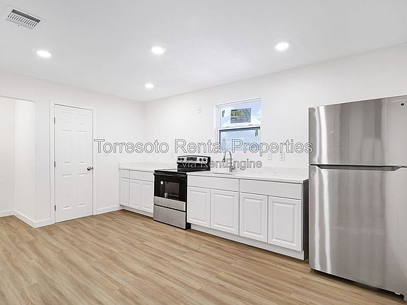 4th image of 2326 Cincinnati Ave #D