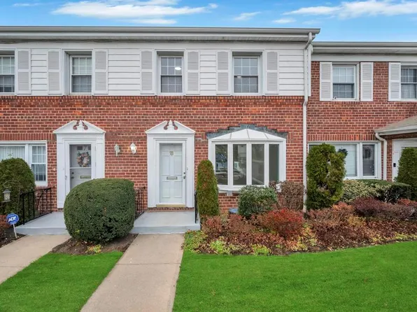 281 W Wheeler Avenue #8, Valley Stream, NY 11580