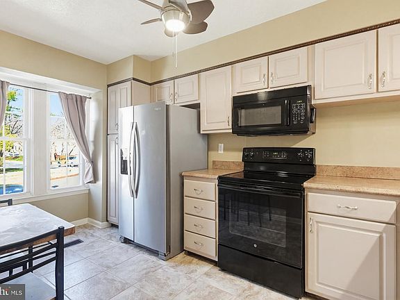4th image of 6444 Ducketts Ln Unit 9-1