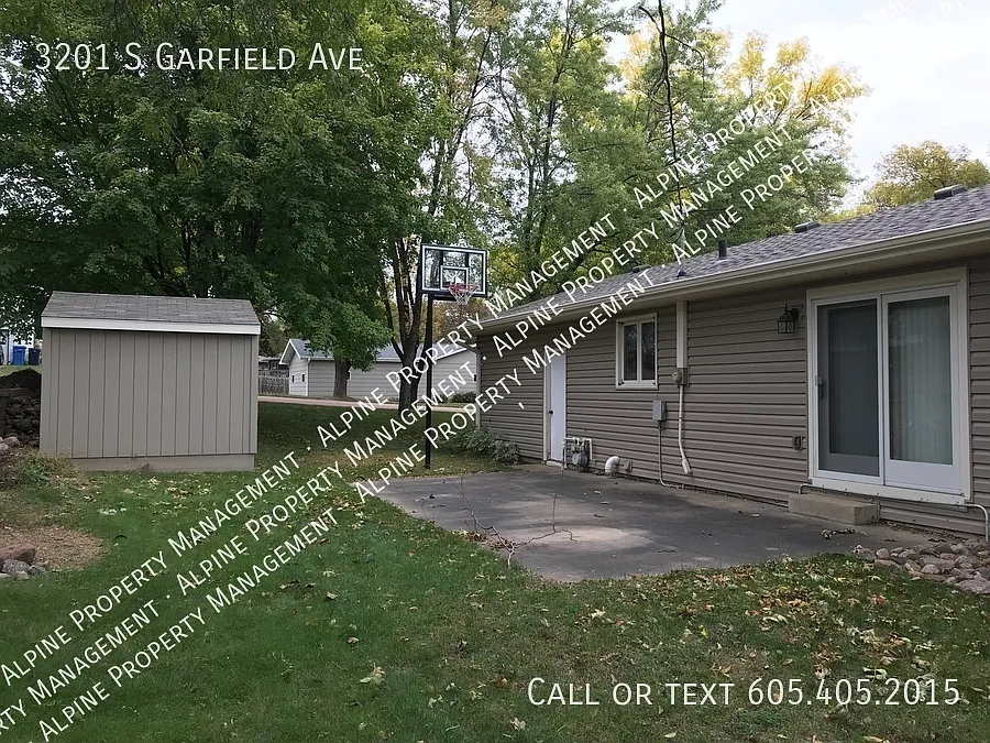4 Bed/2 Bath Ranch Home w/ Large Finished Basement!! — Photo 2
