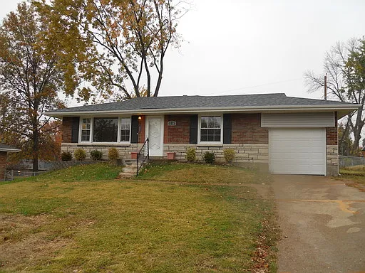 1240 Danville Dr photo 1