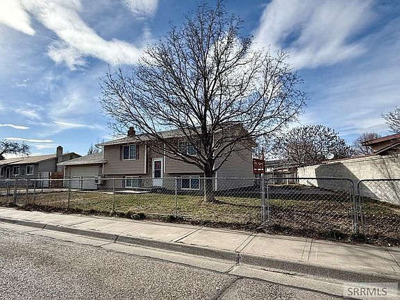 3rd image of 155 Hummingbird Ln