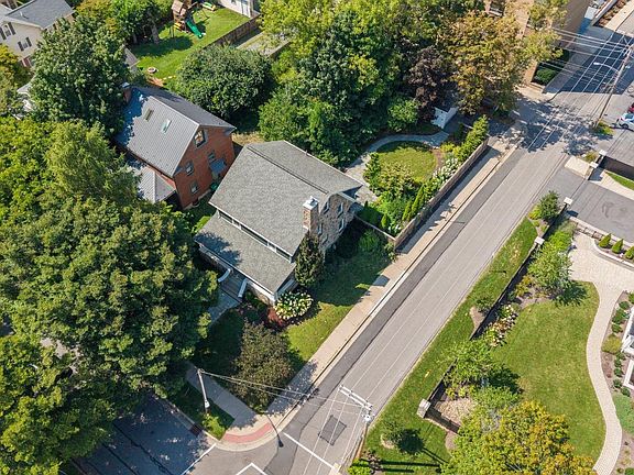 4th image of 465 E Foster Ave