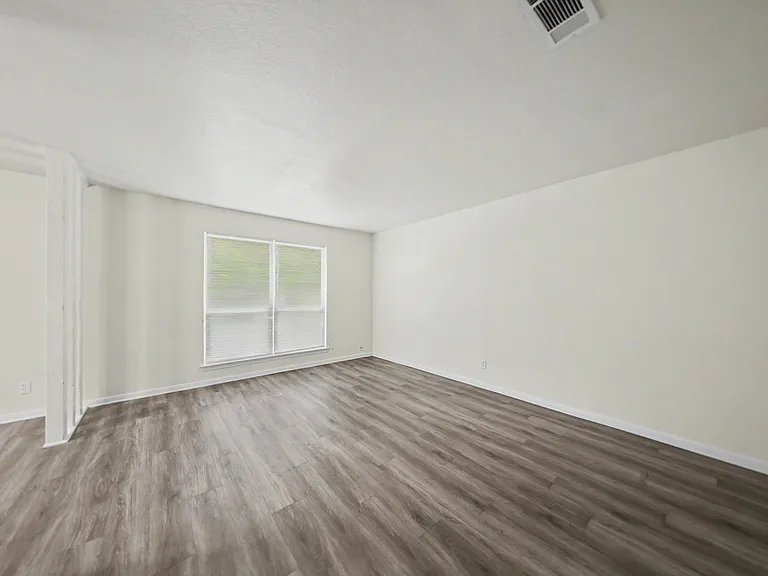 2902 Lawndale St — Photo 9
