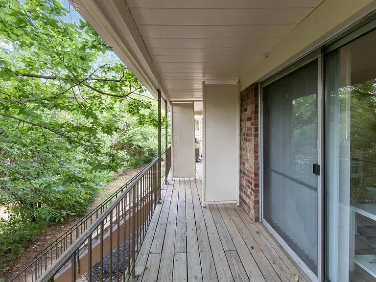 The Boardwalk at Westlake Apartments and Townhomes — Photo 16