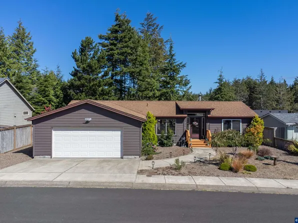 440 SW Wedge Dr, Waldport, OR 97394