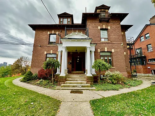 646 Broadview Ave #200C Photo 1