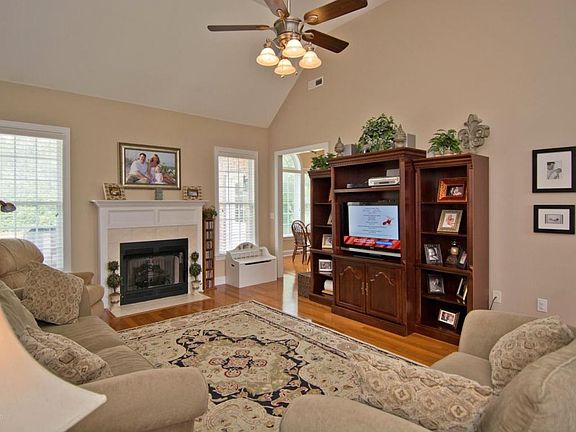 2nd image of 1802 Red Fox Ln