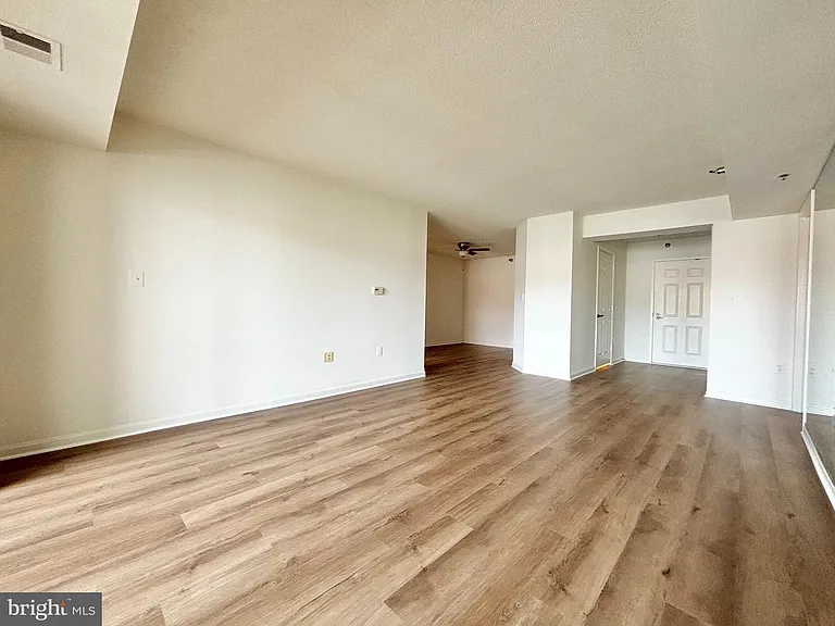 14800 Pennfield Cir #408 — Photo 11