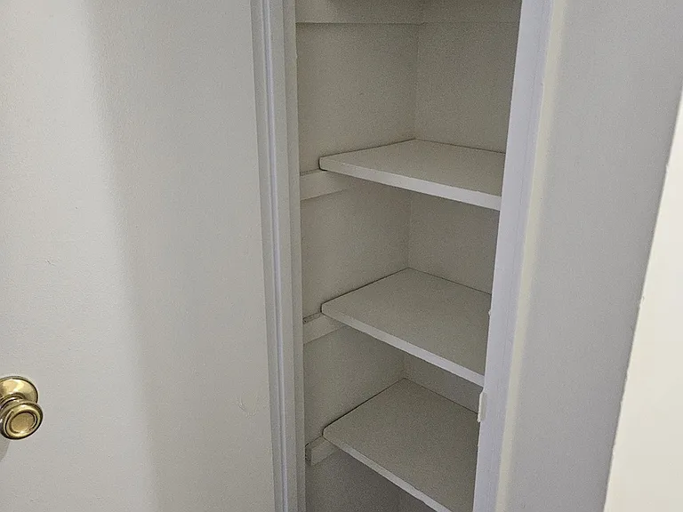 Lake Club Apartments — Photo 36