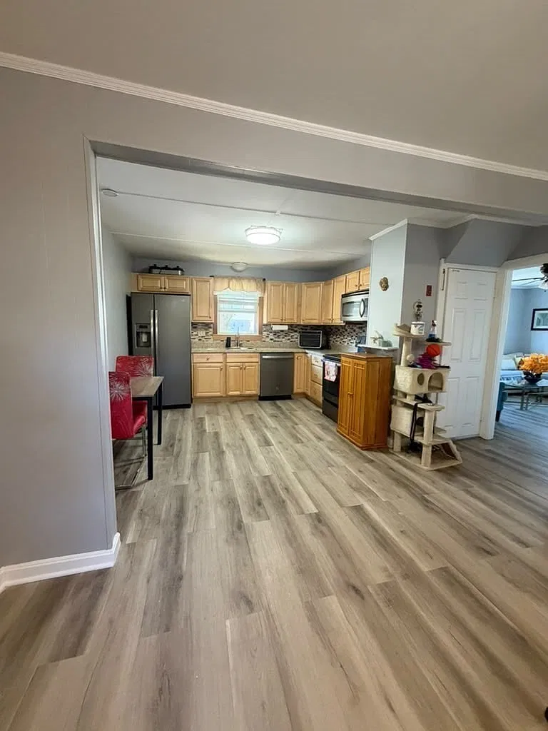 3 bed, 2.0 bath, 1400 sqft, $3,700 — Photo 4