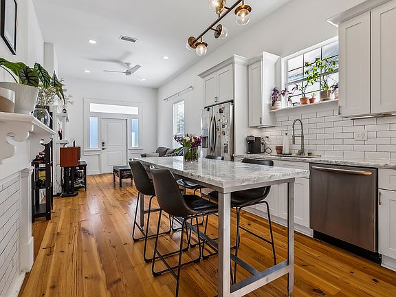 4th image of 2604 Valence St