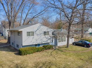 8008 Oakwood Dr, Wonder Lake, IL 60097
