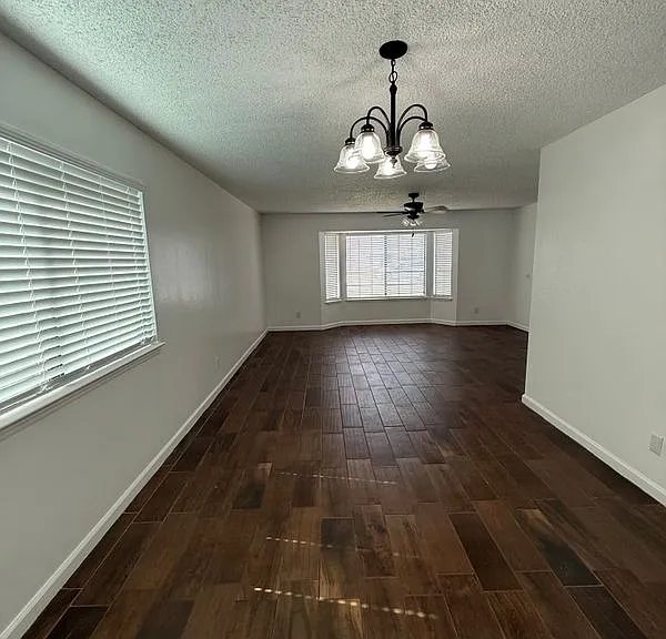 2704 Pinewood Dr — Photo 6