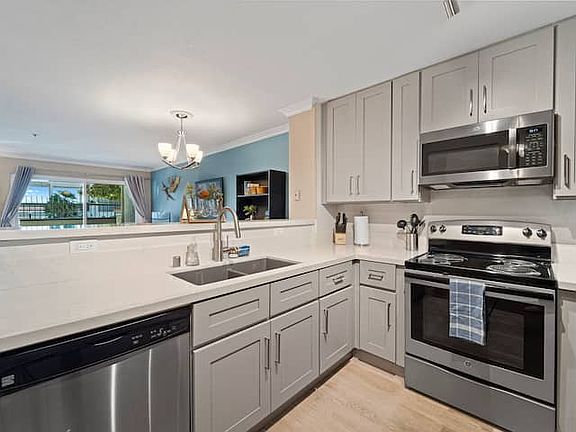 5th image of 3815 Georgia St
