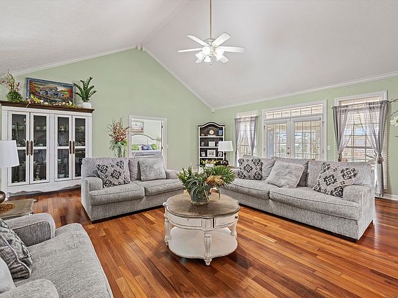 3rd image of 500 Henderson Ln