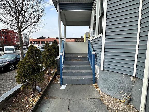 4th image of 267 Ellison St