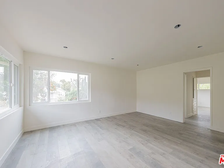 10043 Haines Canyon Ave #F — Photo 3
