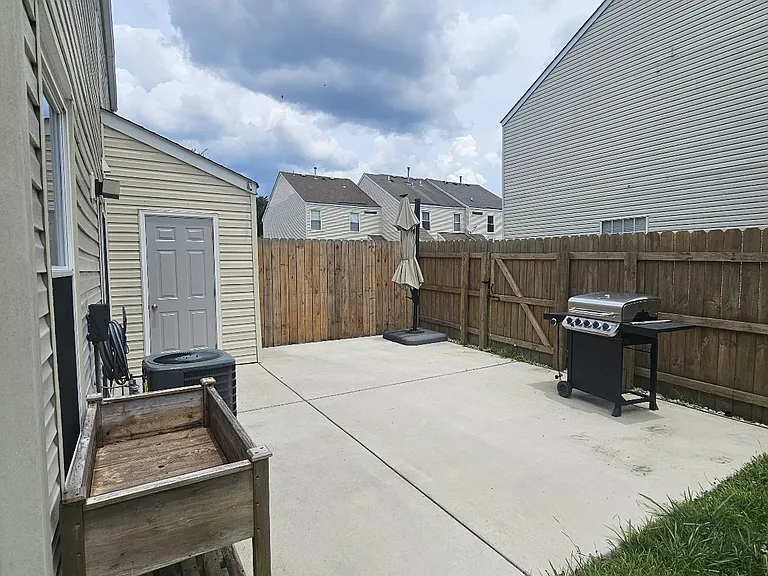 1228 Warwick Dr — Photo 11