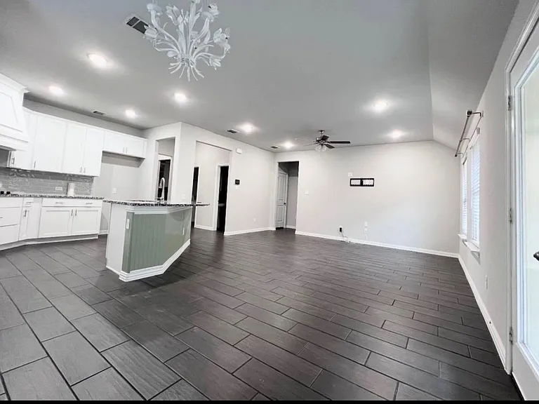 521 Hillcrest Cir — Photo 15