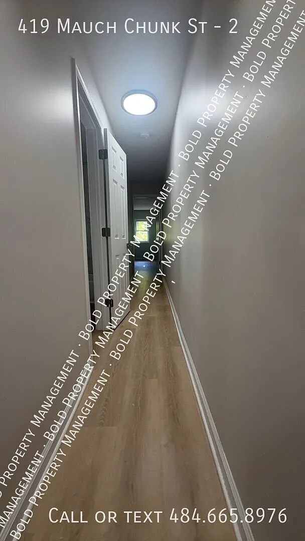 2 Bedroom 1 Bath plus a bonus room — Photo 3