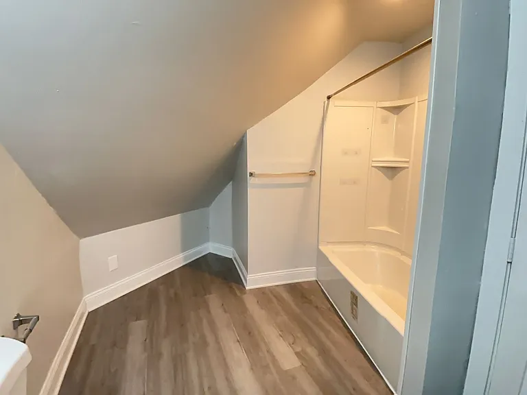 345 Bay St — Photo 8