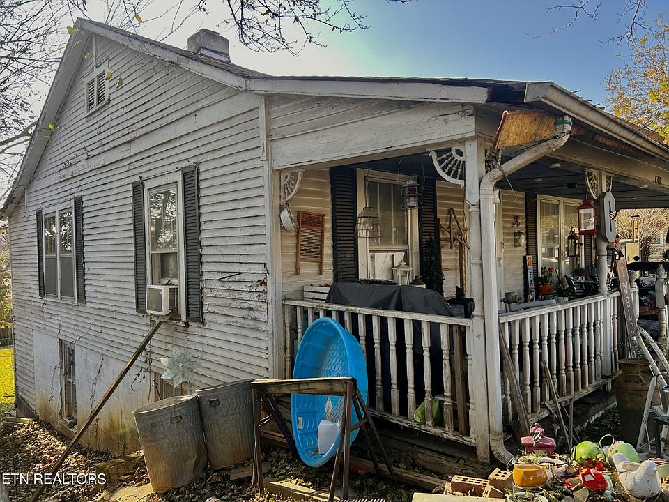 2nd image of 830 W Scott Ave