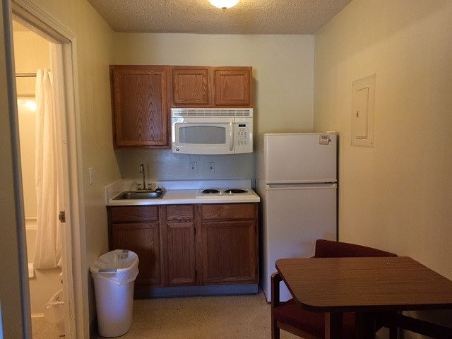 2nd image of 121 W Park Dr