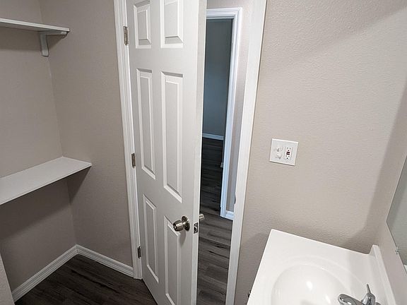 5th image of 1811 Liston Dr