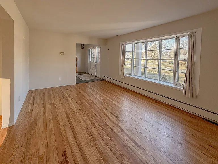 2710 Pendleton Dr — Photo 6