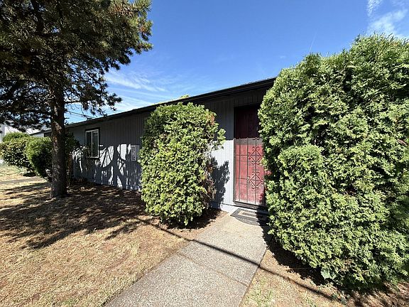 3rd image of 5921 SE 83rd Ave #0