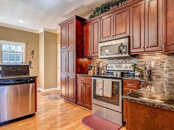 5th image of 200 Bentwood Ct
