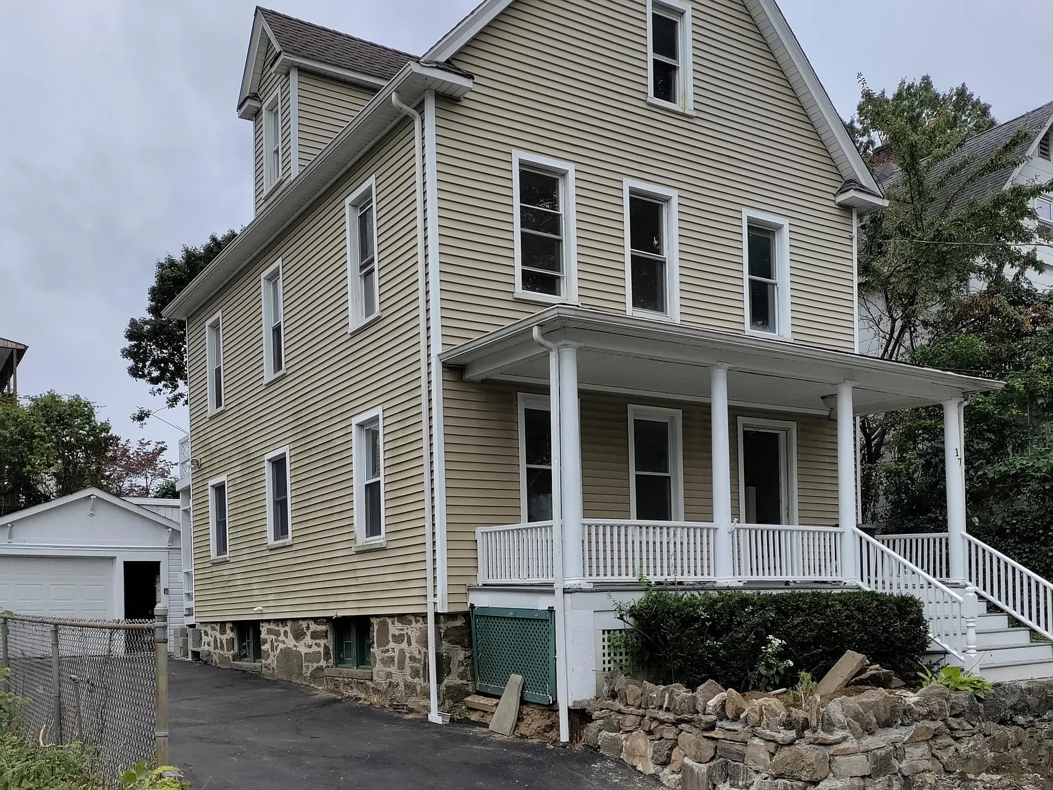 17 Chestnut St — Photo 1