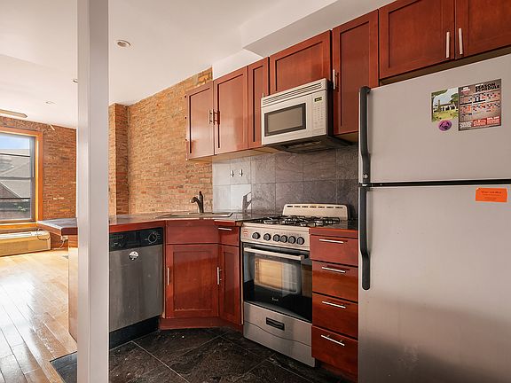 3rd image of 13 Cornelia St APT 3AB