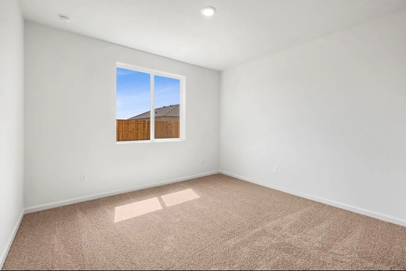 3 bed, 1335 sqft, $2,650 — Photo 4