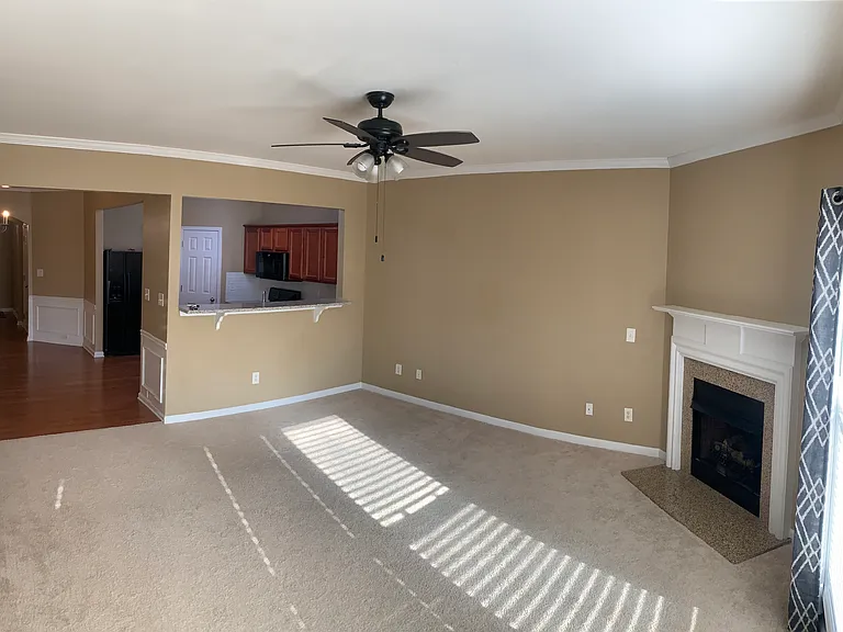 1932 Dilcrest Dr — Photo 5
