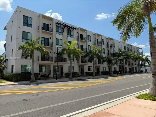 8167 NW 41st St #E-409, Doral, FL 33166