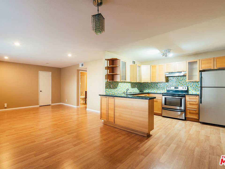1st image of 18619 Collins St APT F2