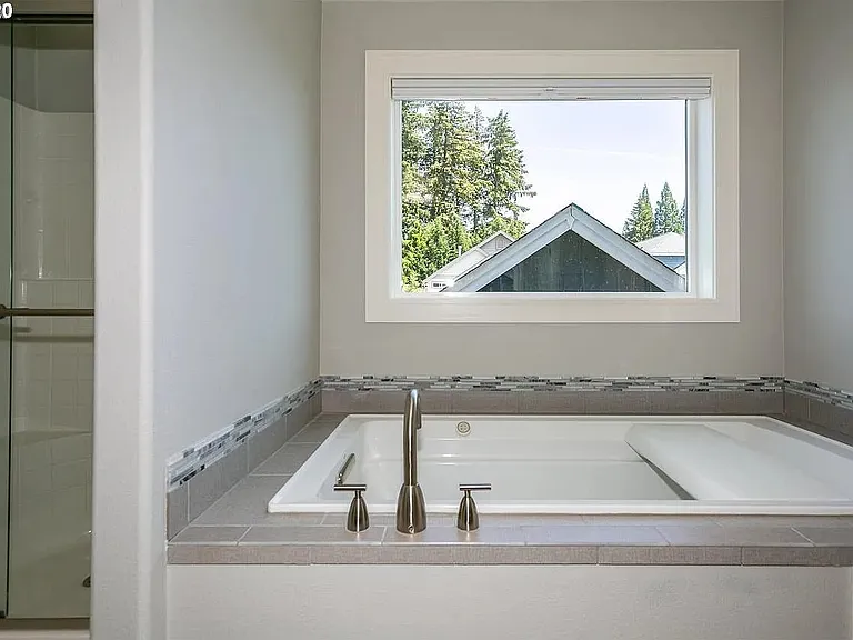 153 NE Porto Way — Photo 4