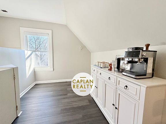 5th image of 329 Norton St #Iii