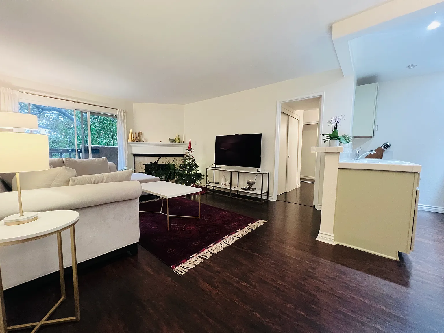 2 bed, 939 sqft, $3,000 — Photo 4