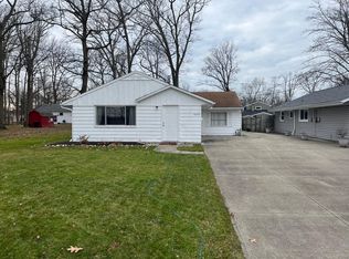 4890 Robinwood Dr, Mentor, OH 44060