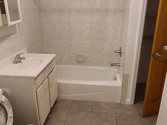 5th image of 2527 Matthews Ave Floor 1