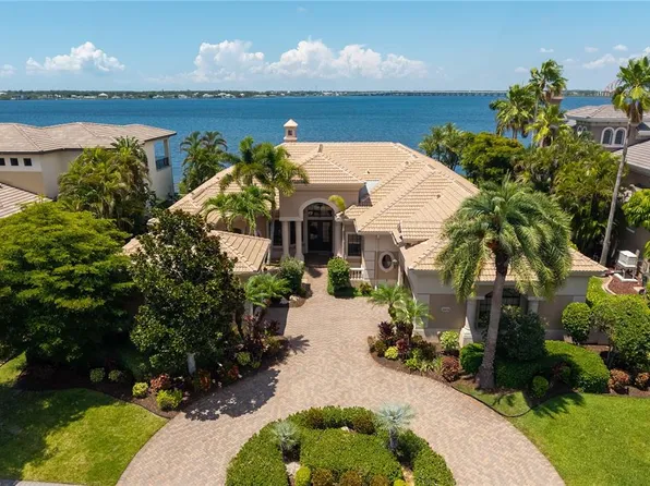 3803 Hawk Island Dr, Bradenton, FL 34208
