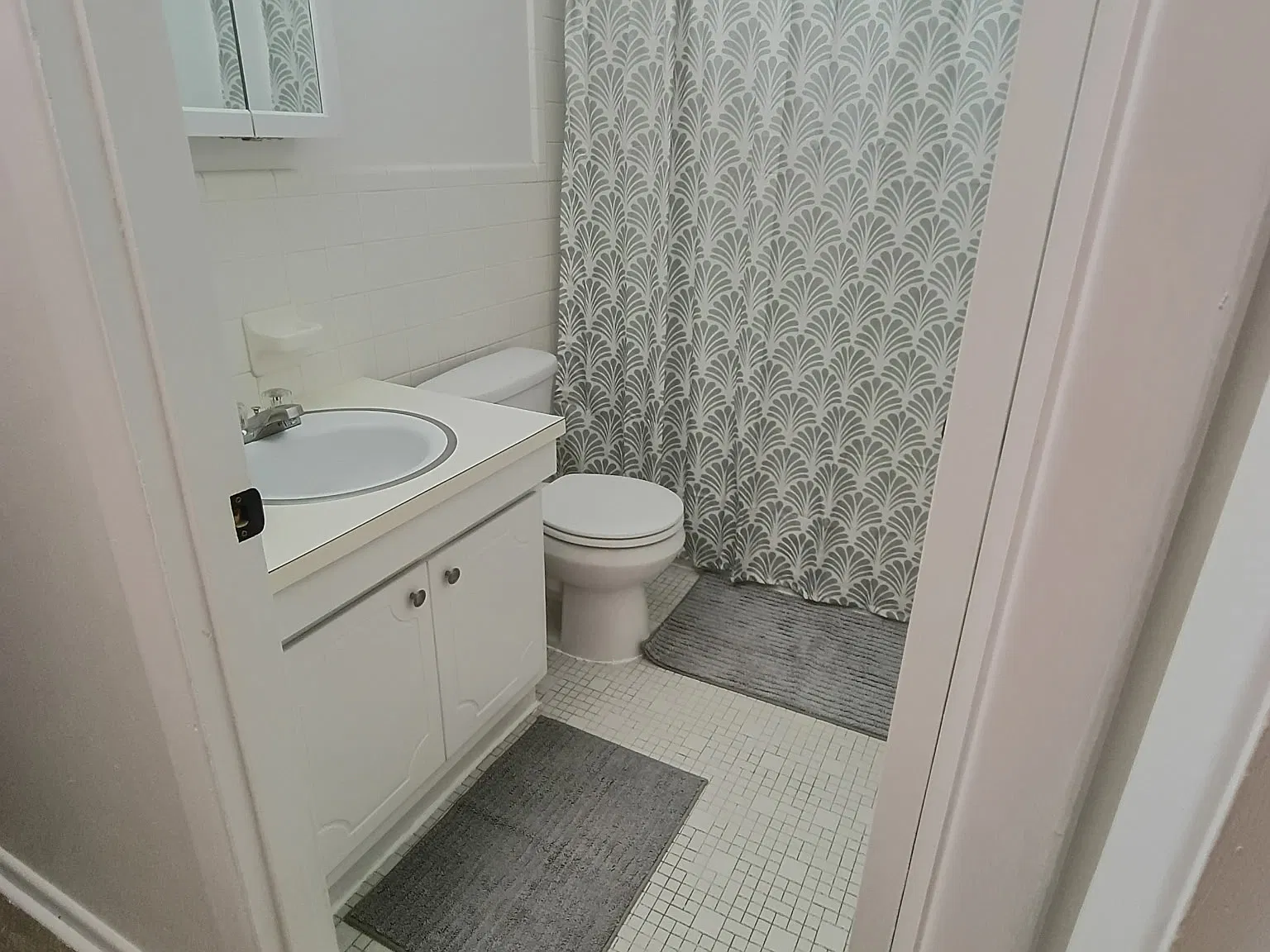 2 bed, 1025 sqft, $1,000 — Photo 4