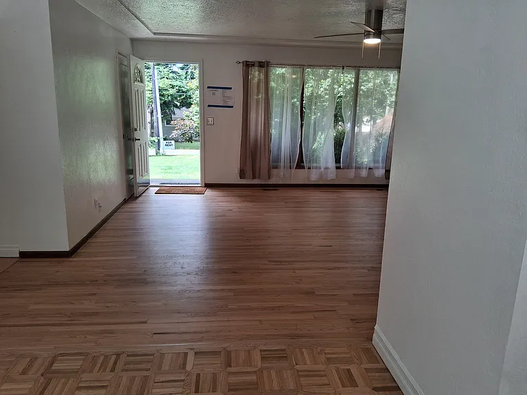 640 SE Williams Rd — Photo 8